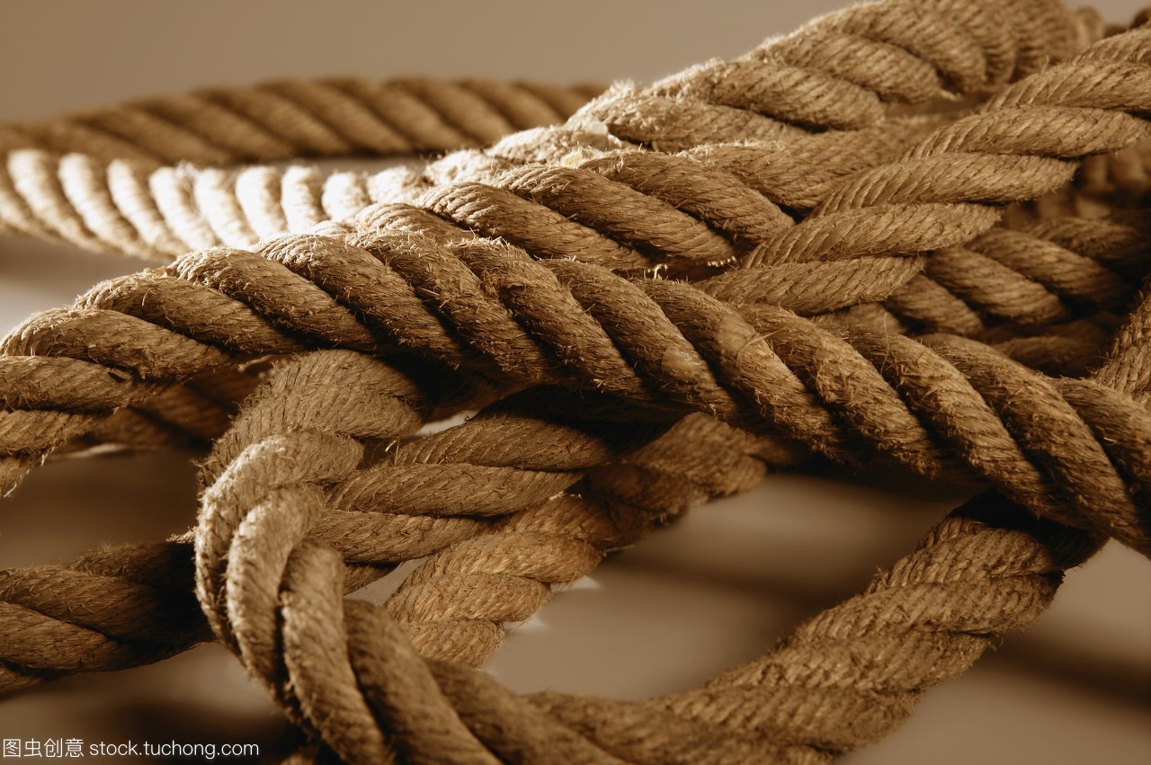 锈迹与力量 老旧设备中的隐喻