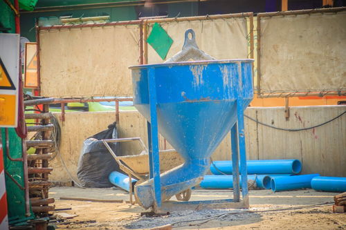 水产饲料行业龙头企业与缝纫日用品批发市场概览